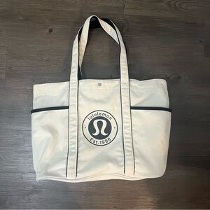 Lululemon Daily Multi Pocket Canvas Tote Bag 20L Logo Natural Cream True Navy